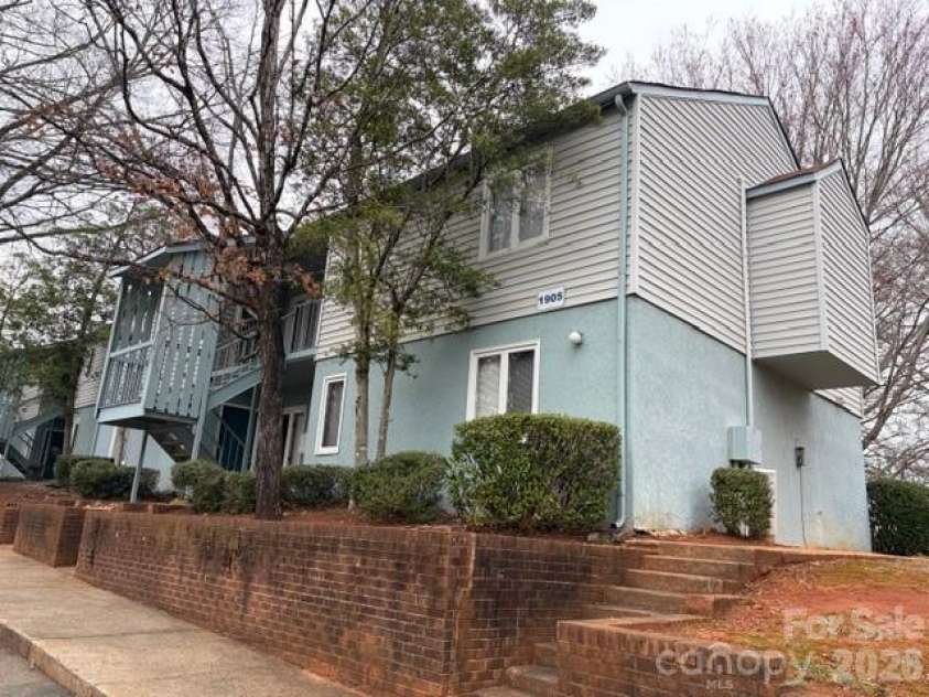 1903 Beechtree Court, Charlotte, NC 28210.  MLS# CAR4347557, YatesRealty ID 12837. 1905-35 Meadowlark