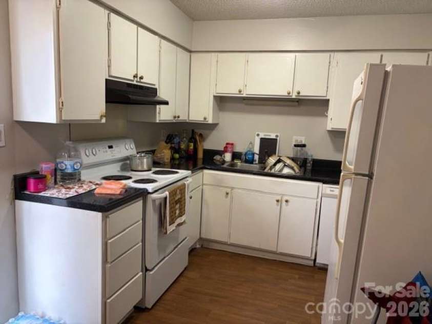 1903 Beechtree Court, Charlotte, NC 28210.  MLS# CAR4347557, YatesRealty ID 12837. 1905-35 Meadowlark