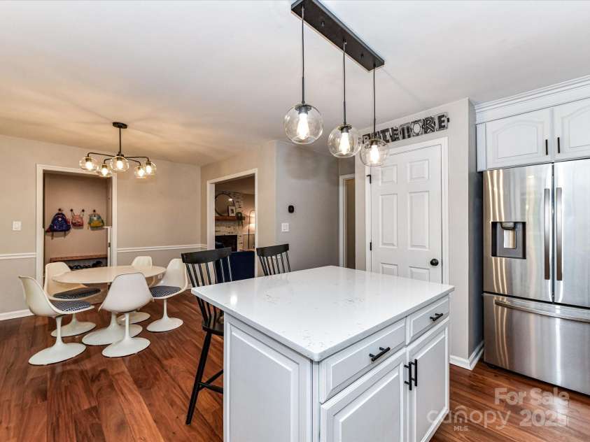 5043 Hickory Lake Lane, Matthews, NC 28105.  MLS# CAR4243807, YatesRealty ID 12839. 