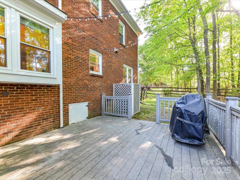 5043 Hickory Lake Lane, Matthews, NC 28105.  MLS# CAR4243807, YatesRealty ID 12839. 