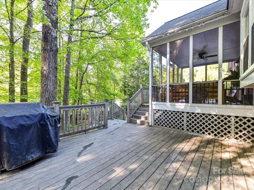 5043 Hickory Lake Lane, Matthews, NC 28105.  MLS# CAR4243807, YatesRealty ID 12839. 
