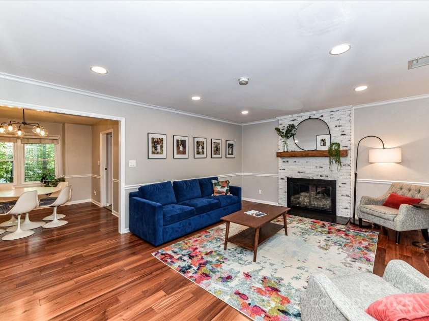 5043 Hickory Lake Lane, Matthews, NC 28105.  MLS# CAR4243807, YatesRealty ID 12839. Family Room