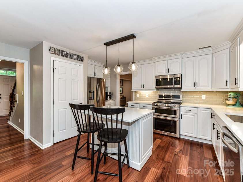 5043 Hickory Lake Lane, Matthews, NC 28105.  MLS# CAR4243807, YatesRealty ID 12839. Kitchen