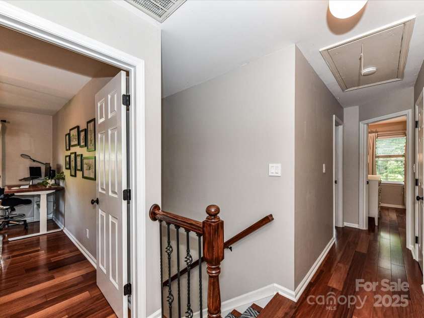 5043 Hickory Lake Lane, Matthews, NC 28105.  MLS# CAR4243807, YatesRealty ID 12839. Landing 2nd floor
