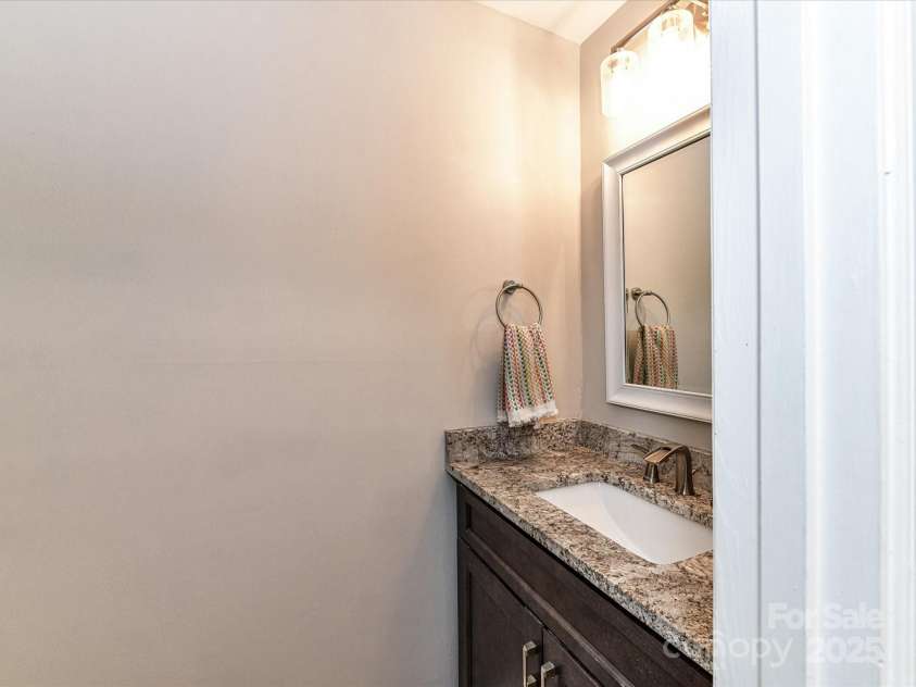5043 Hickory Lake Lane, Matthews, NC 28105.  MLS# CAR4243807, YatesRealty ID 12839. Powder Room
