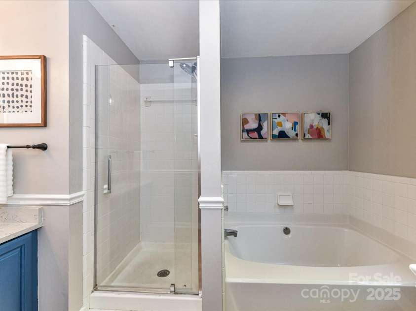5043 Hickory Lake Lane, Matthews, NC 28105.  MLS# CAR4243807, YatesRealty ID 12839. Primary Bathroom