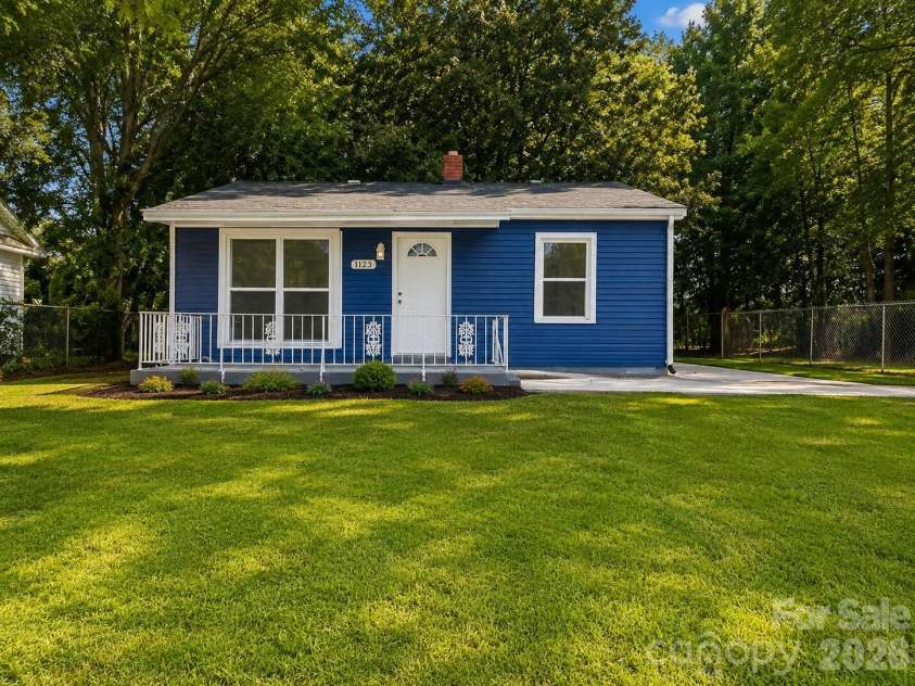 1123 Saratoga Drive, Charlotte, NC 28208.  MLS# CAR4315319, YatesRealty ID 1284. 