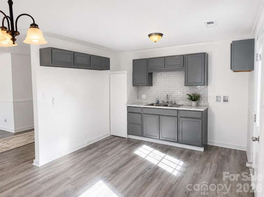 1123 Saratoga Drive, Charlotte, NC 28208.  MLS# CAR4315319, YatesRealty ID 1284. 