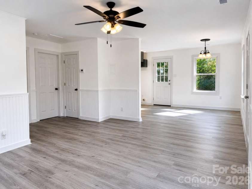 1123 Saratoga Drive, Charlotte, NC 28208.  MLS# CAR4315319, YatesRealty ID 1284. 