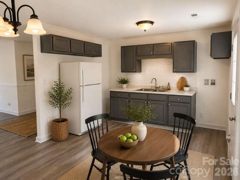 1123 Saratoga Drive, Charlotte, NC 28208.  MLS# CAR4315319, YatesRealty ID 1284. Virtually Staged kitchen 