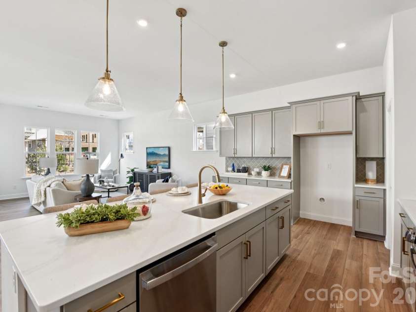7422 Westrow Avenue, Charlotte, NC 28278.  MLS# CAR4361716, YatesRealty ID 12842. Representative