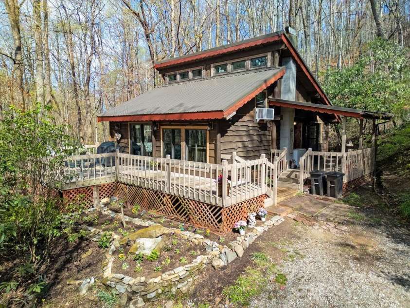 159 Willow Lane, Rosman, NC 28772.  MLS# CAR4247318, YatesRealty ID 12843. Front of House