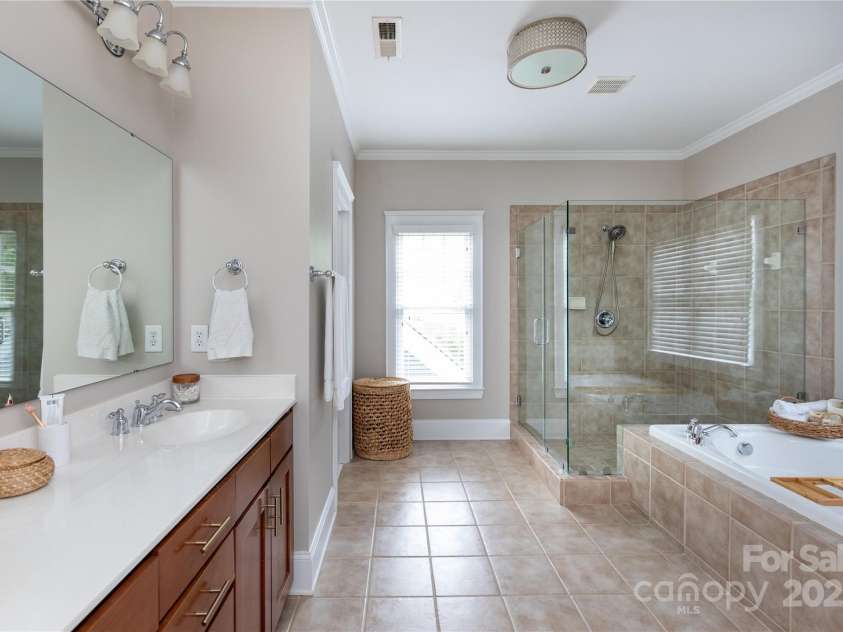 4516 Night Heron Lane, Charlotte, NC 28211.  MLS# CAR4257619, YatesRealty ID 12844. 