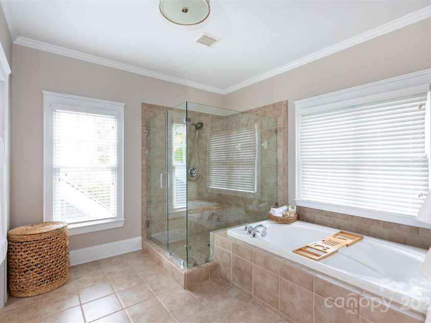 4516 Night Heron Lane, Charlotte, NC 28211.  MLS# CAR4257619, YatesRealty ID 12844. 