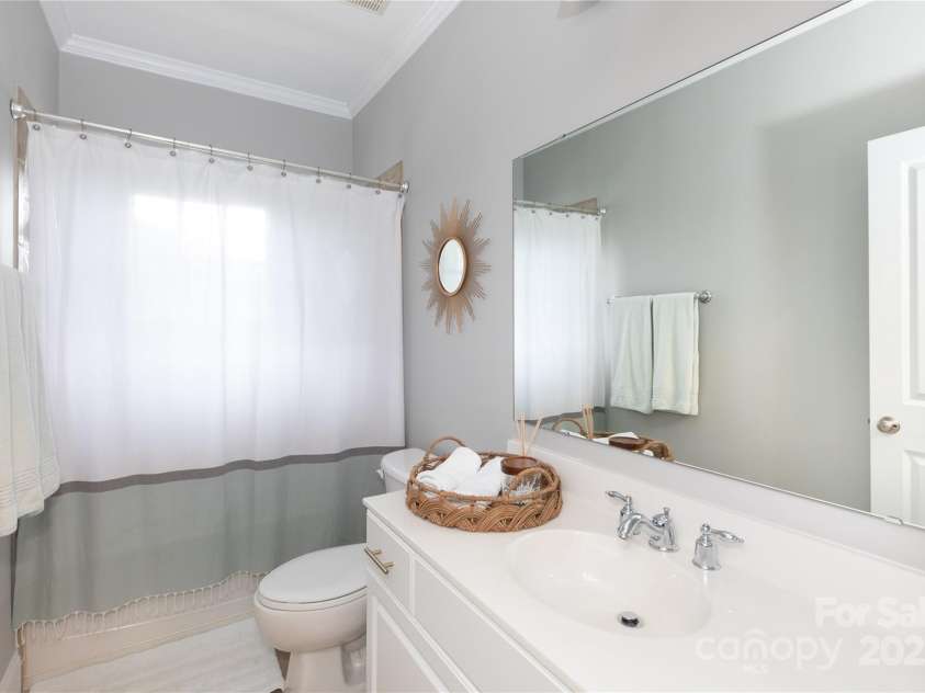 4516 Night Heron Lane, Charlotte, NC 28211.  MLS# CAR4257619, YatesRealty ID 12844. 