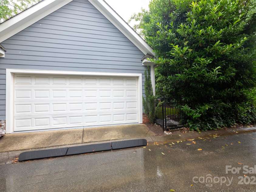 4516 Night Heron Lane, Charlotte, NC 28211.  MLS# CAR4257619, YatesRealty ID 12844. 