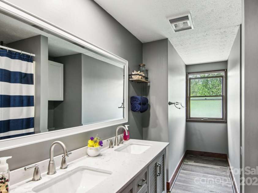 164 Farley Street, Waynesville, NC 28786.  MLS# CAR4256410, YatesRealty ID 12845. 2nd Floor Bath