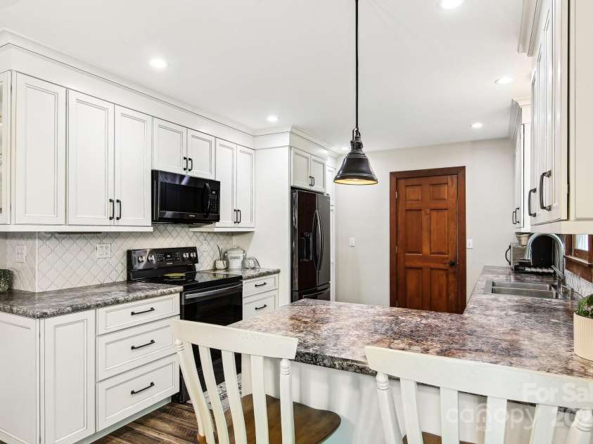 164 Farley Street, Waynesville, NC 28786.  MLS# CAR4256410, YatesRealty ID 12845. 