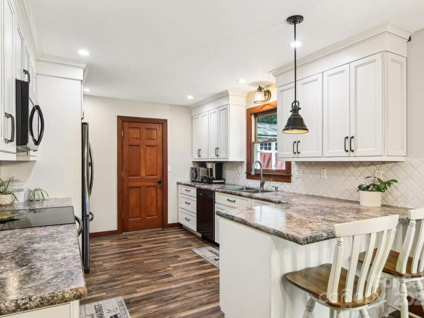 164 Farley Street, Waynesville, NC 28786.  MLS# CAR4256410, YatesRealty ID 12845. 