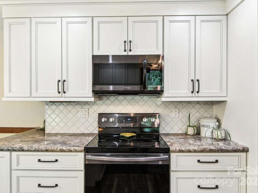 164 Farley Street, Waynesville, NC 28786.  MLS# CAR4256410, YatesRealty ID 12845. 