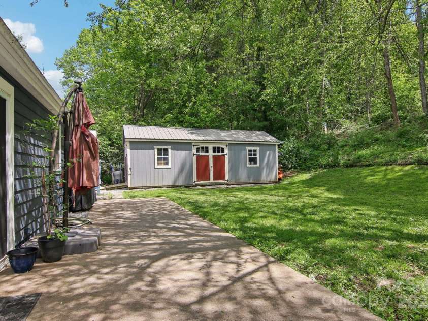 164 Farley Street, Waynesville, NC 28786.  MLS# CAR4256410, YatesRealty ID 12845. 