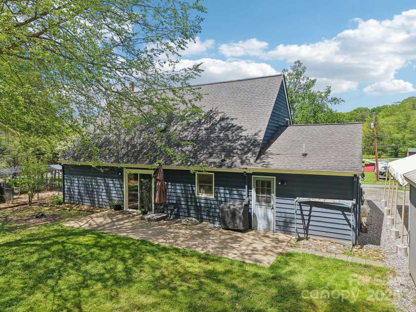 164 Farley Street, Waynesville, NC 28786.  MLS# CAR4256410, YatesRealty ID 12845. 