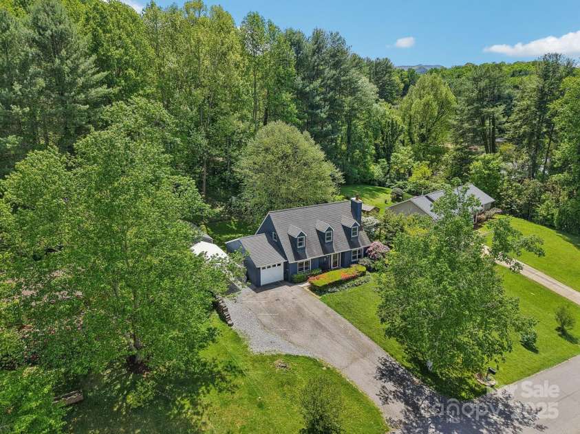 164 Farley Street, Waynesville, NC 28786.  MLS# CAR4256410, YatesRealty ID 12845. 