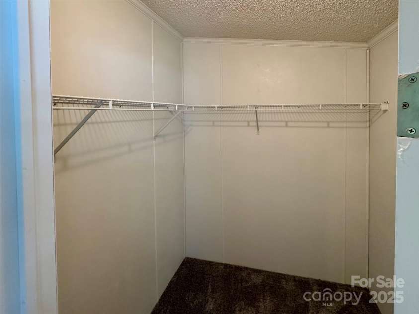 40 Mountainview Road, Asheville, NC 28806.  MLS# CAR4256249, YatesRealty ID 12846. Walk-in Closet