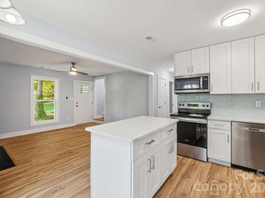 5414 Leaford Court, Charlotte, NC 28227.  MLS# CAR4368175, YatesRealty ID 12846. 