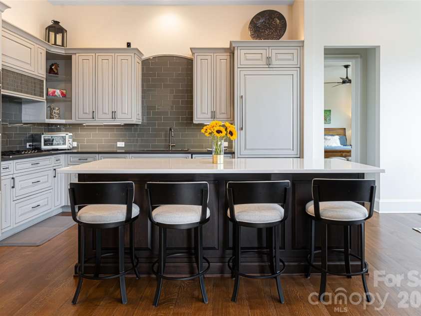 22 Snap Dragon Court, Asheville, NC 28804.  MLS# CAR4344672, YatesRealty ID 12847. Kitchen