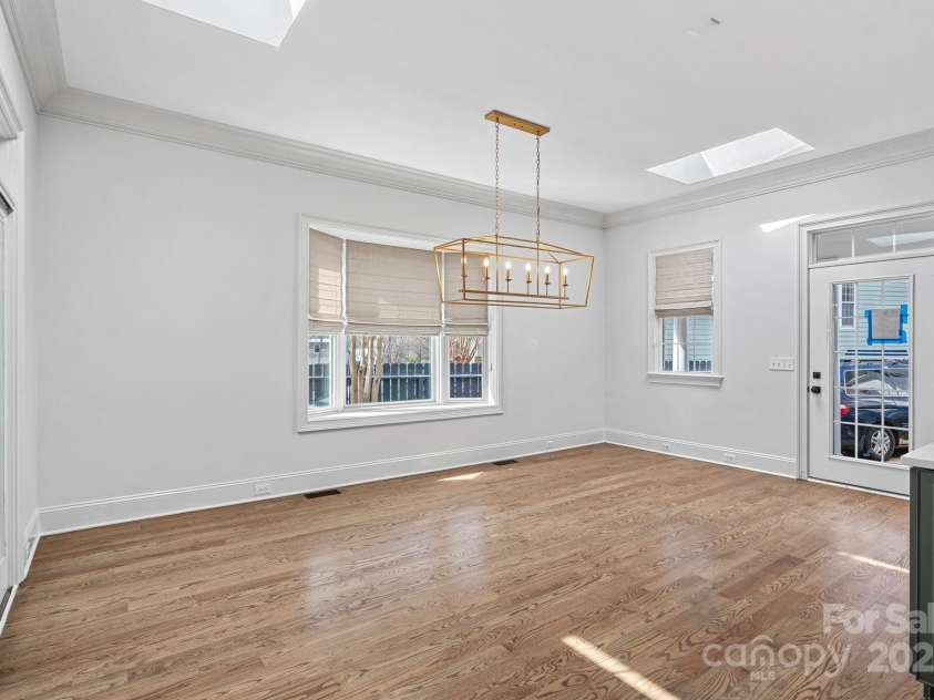 357 Magnolia Street, Davidson, NC 28036.  MLS# CAR4219539, YatesRealty ID 12847. Casual Dining with tons of Light