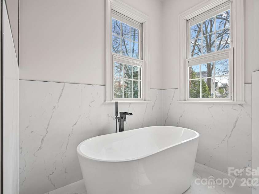 357 Magnolia Street, Davidson, NC 28036.  MLS# CAR4219539, YatesRealty ID 12847. Primary Freestanding Tub