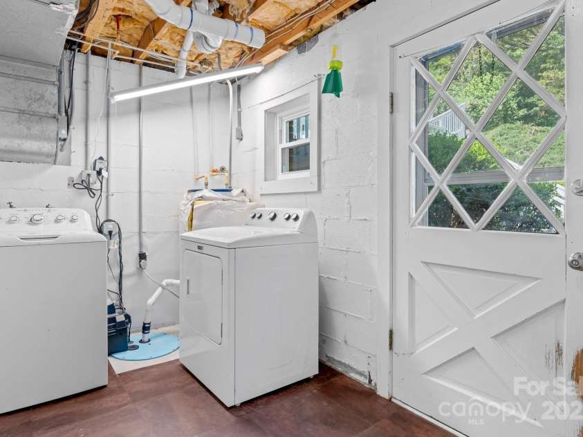 60 Woodland Drive, Marion, NC 28752.  MLS# CAR4254824, YatesRealty ID 12848. 