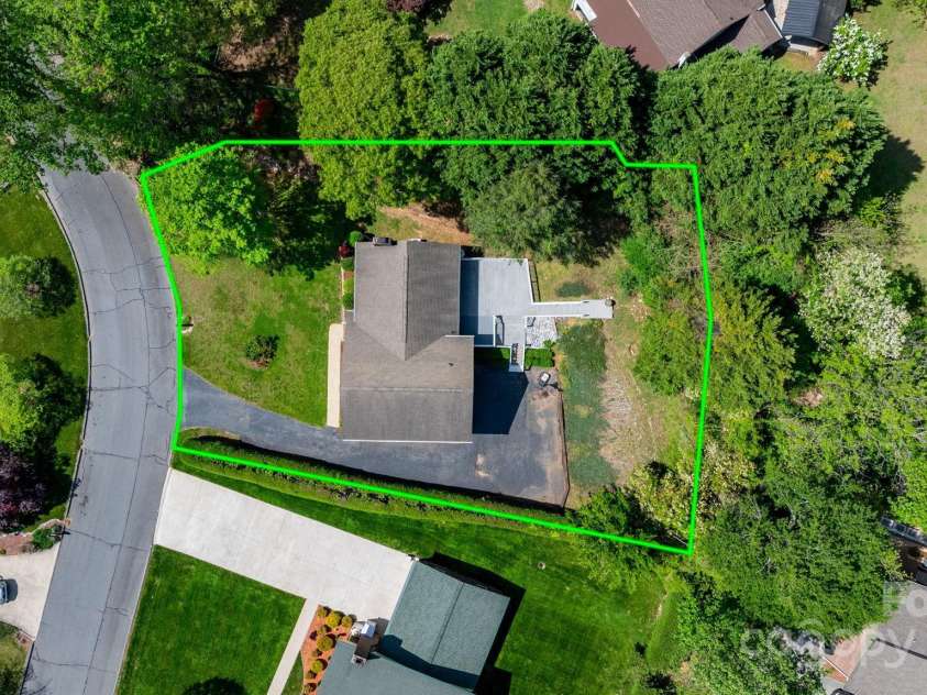 60 Woodland Drive, Marion, NC 28752.  MLS# CAR4254824, YatesRealty ID 12848. 