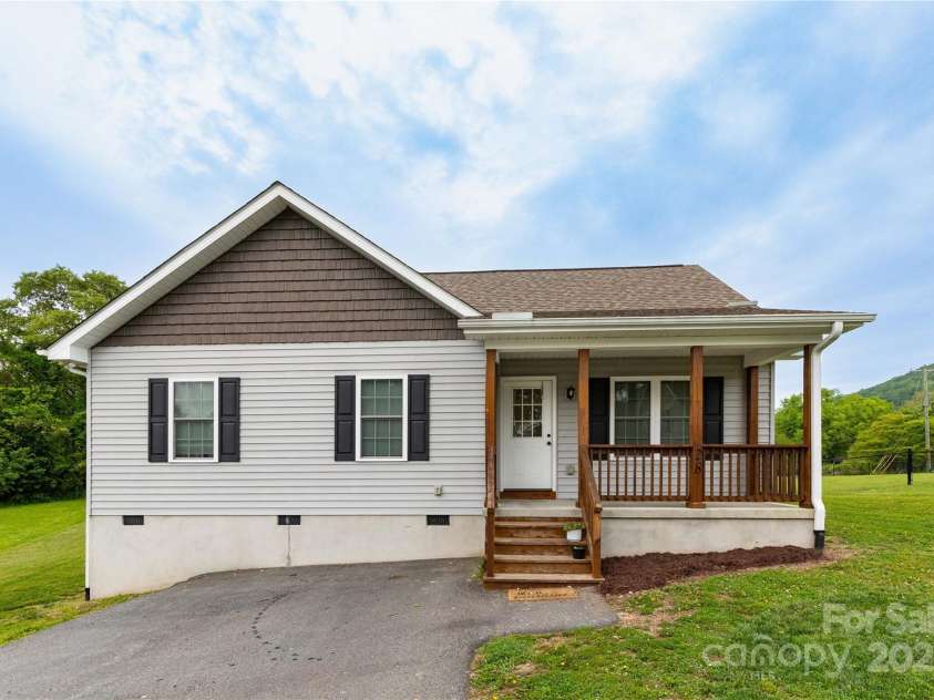 28 Trillium Meadows Lane, Hendersonville, NC 28792.  MLS# CAR4258444, YatesRealty ID 12849. 