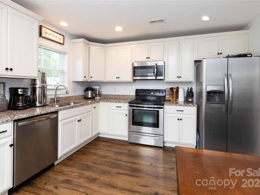 28 Trillium Meadows Lane, Hendersonville, NC 28792.  MLS# CAR4258444, YatesRealty ID 12849. 