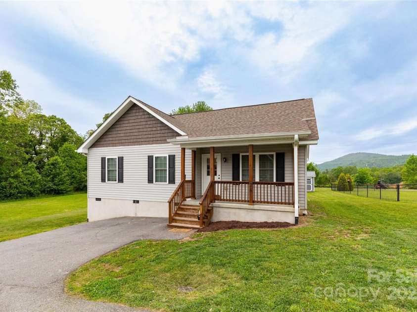 28 Trillium Meadows Lane, Hendersonville, NC 28792.  MLS# CAR4258444, YatesRealty ID 12849. 