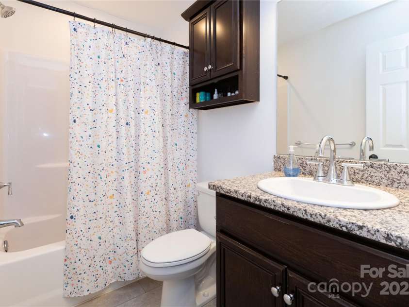 28 Trillium Meadows Lane, Hendersonville, NC 28792.  MLS# CAR4258444, YatesRealty ID 12849. Main Bath