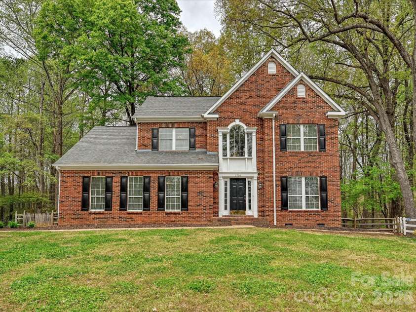 2800 Pearwood Court, Matthews, NC 28105.  MLS# CAR4363874, YatesRealty ID 12849. 