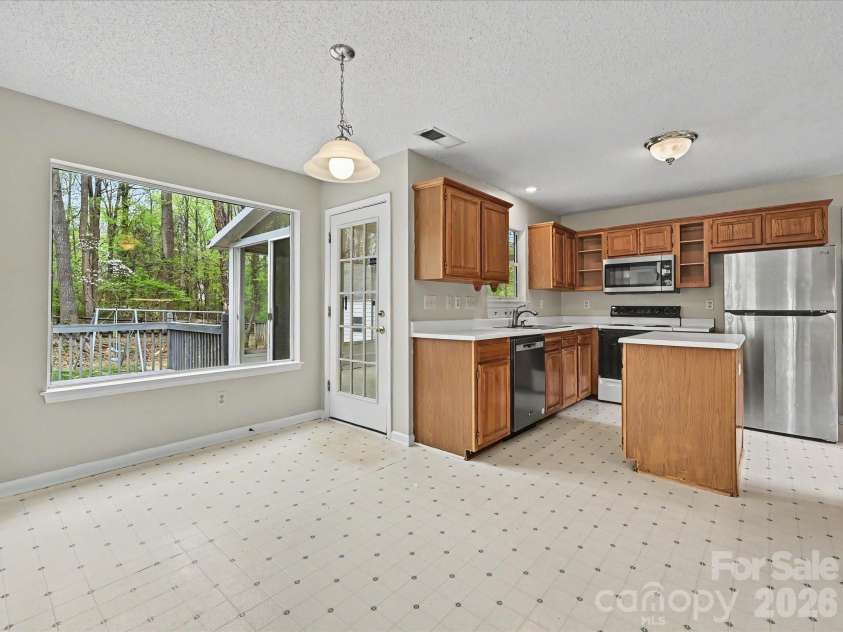 2800 Pearwood Court, Matthews, NC 28105.  MLS# CAR4363874, YatesRealty ID 12849. 