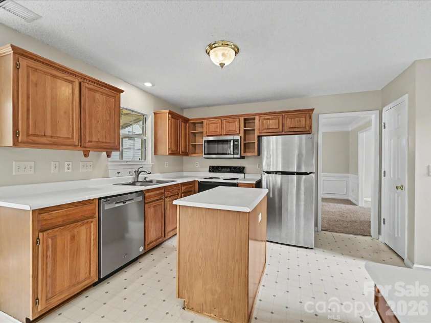 2800 Pearwood Court, Matthews, NC 28105.  MLS# CAR4363874, YatesRealty ID 12849. 