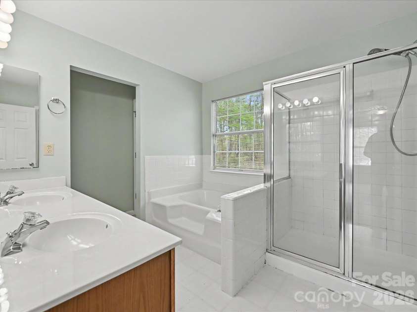 2800 Pearwood Court, Matthews, NC 28105.  MLS# CAR4363874, YatesRealty ID 12849. 