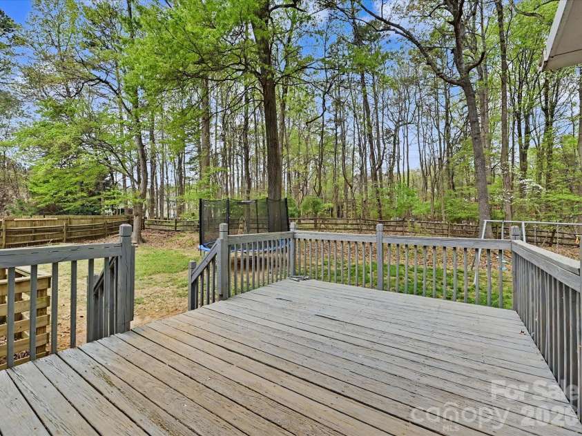 2800 Pearwood Court, Matthews, NC 28105.  MLS# CAR4363874, YatesRealty ID 12849. 