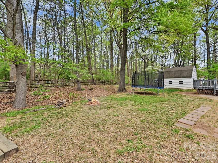 2800 Pearwood Court, Matthews, NC 28105.  MLS# CAR4363874, YatesRealty ID 12849. 