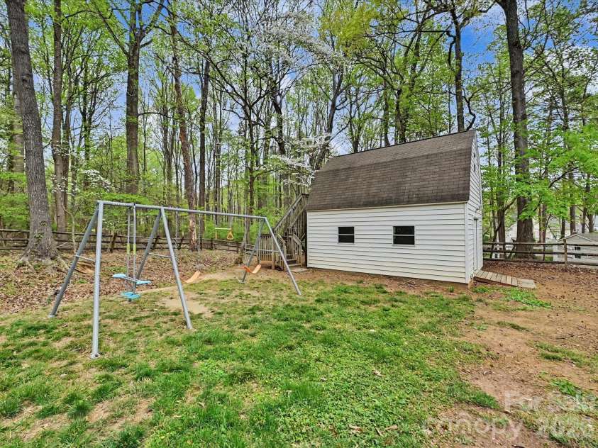 2800 Pearwood Court, Matthews, NC 28105.  MLS# CAR4363874, YatesRealty ID 12849. 