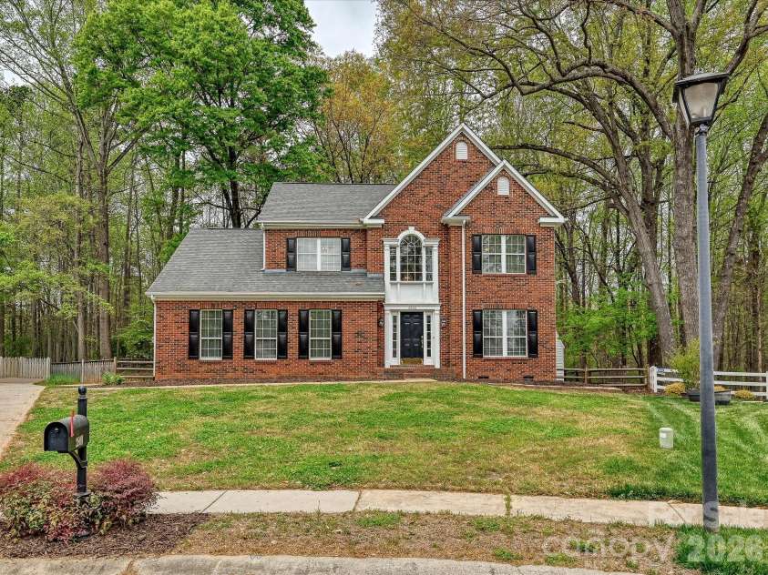 2800 Pearwood Court, Matthews, NC 28105.  MLS# CAR4363874, YatesRealty ID 12849. 