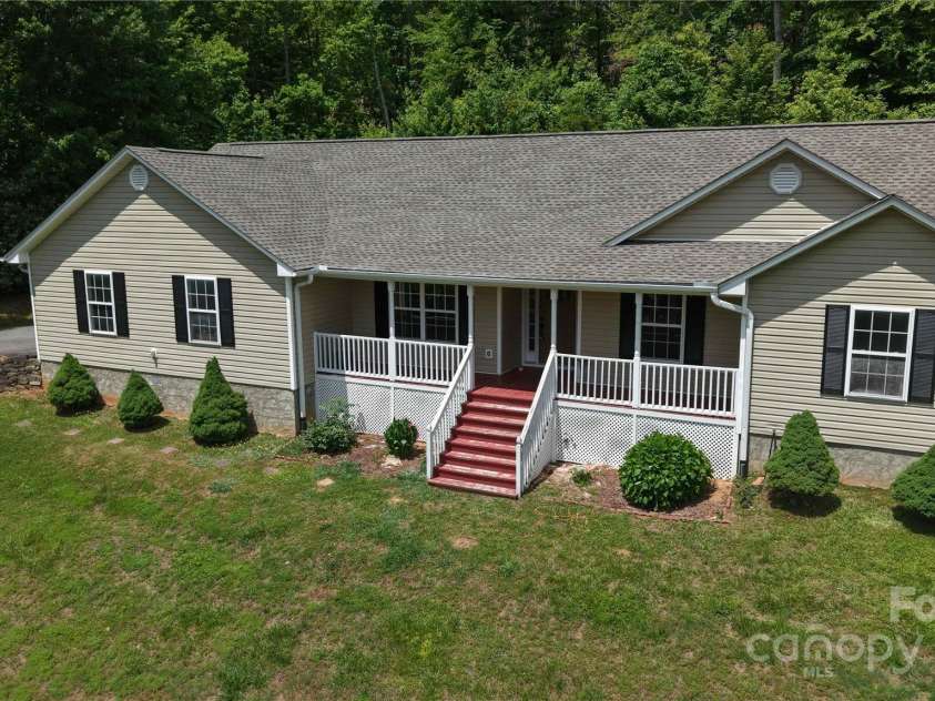207 Lakeview Drive, Marion, NC 28752.  MLS# CAR4255488, YatesRealty ID 1285. 