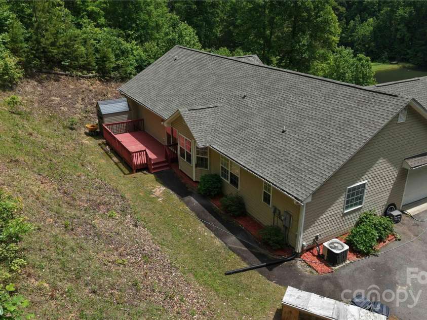 207 Lakeview Drive, Marion, NC 28752.  MLS# CAR4255488, YatesRealty ID 1285. 