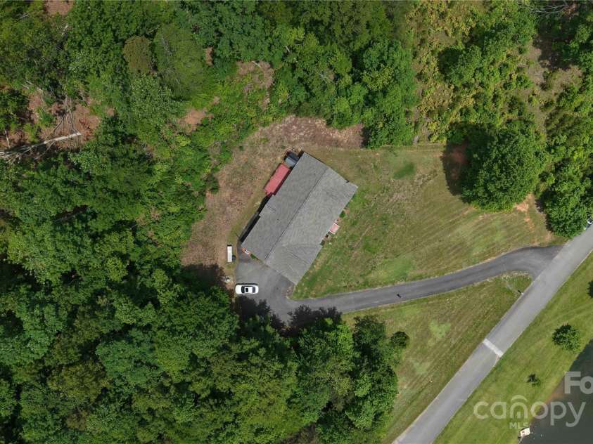 207 Lakeview Drive, Marion, NC 28752.  MLS# CAR4255488, YatesRealty ID 1285. 