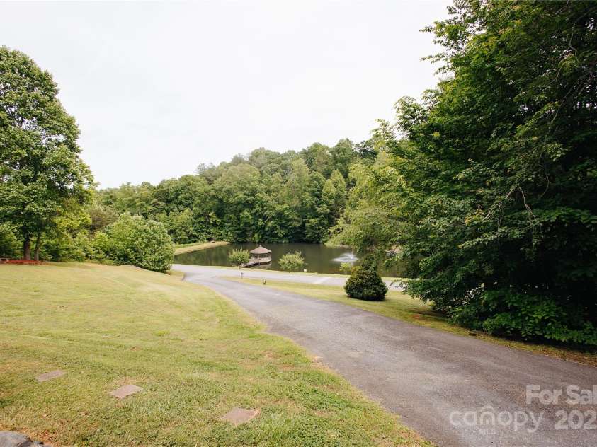 207 Lakeview Drive, Marion, NC 28752.  MLS# CAR4255488, YatesRealty ID 1285. 